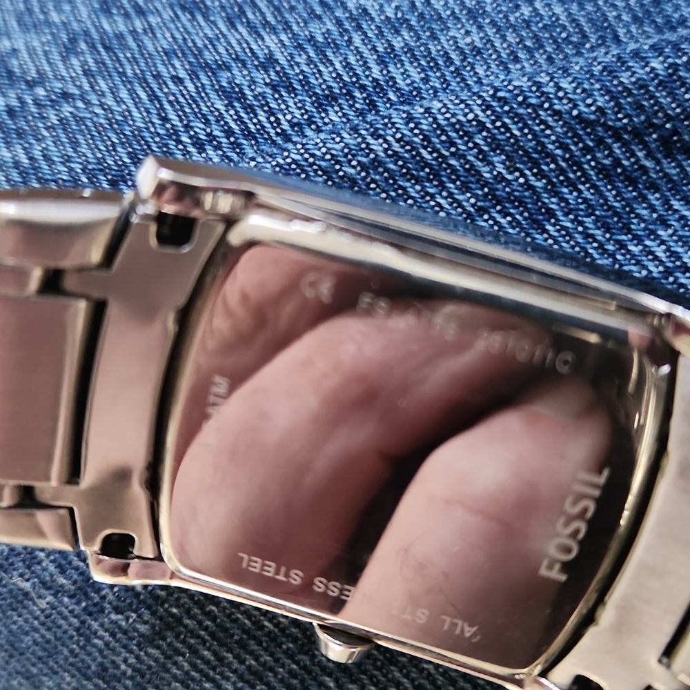 FOSSIL WATCH WITH DIAMOND - Picture 3 of 5